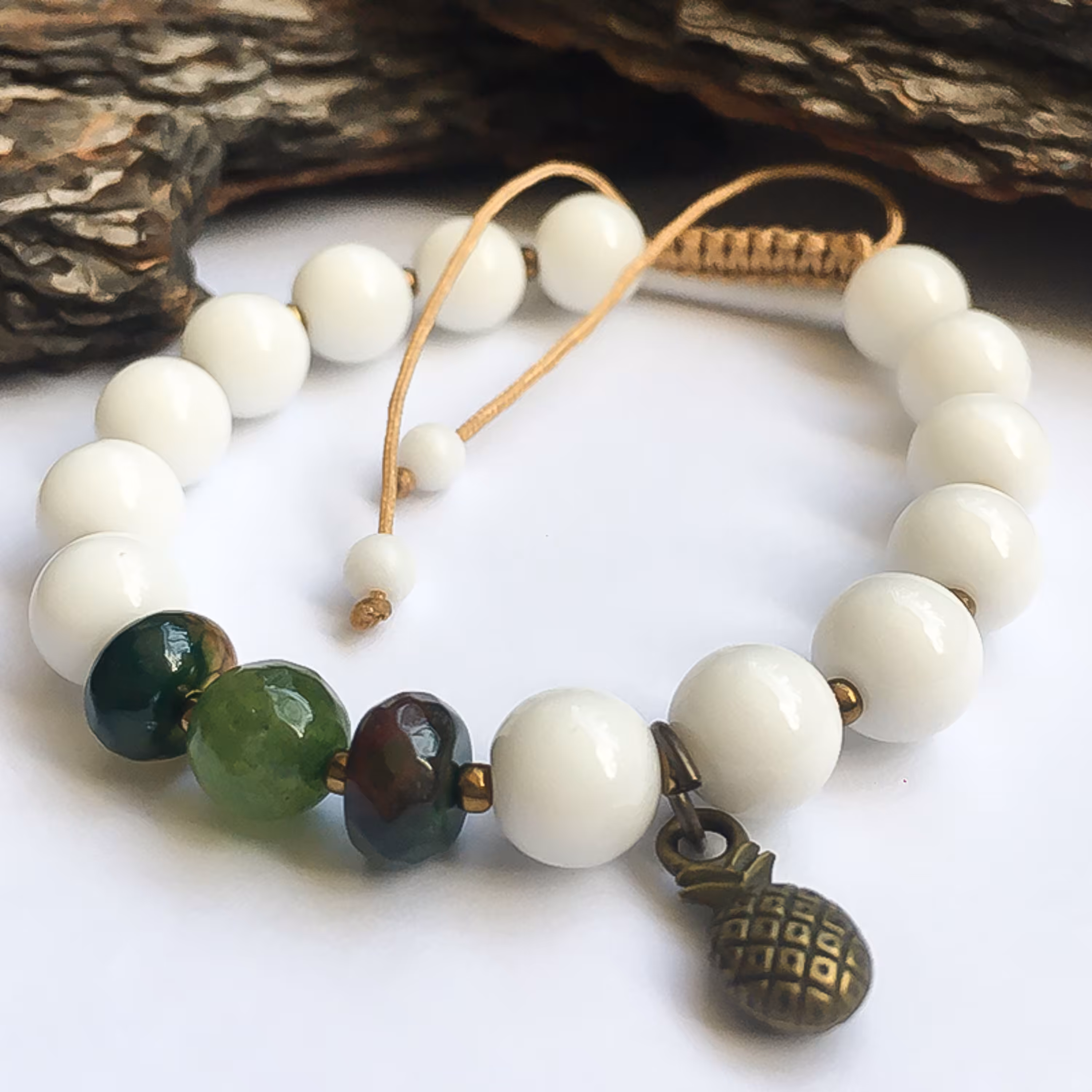 دستبند فری سایز مدل آناناس سفید و سبز عقیق و عقیق خزه ای تراش واشری