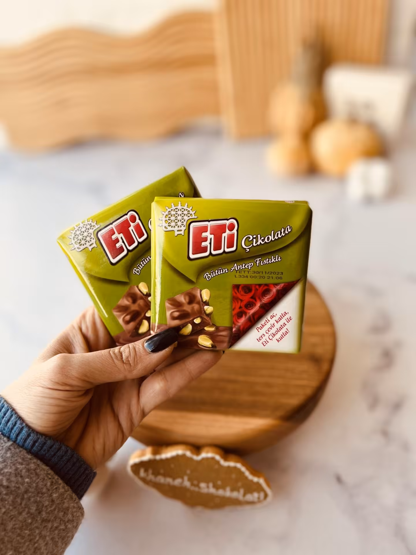 شکلات شیرین تابلت اتی پسته ای