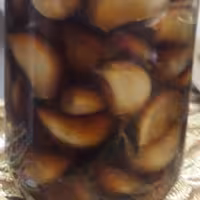 سیر ترشی با سرکه طبیعی خمری چند ساله