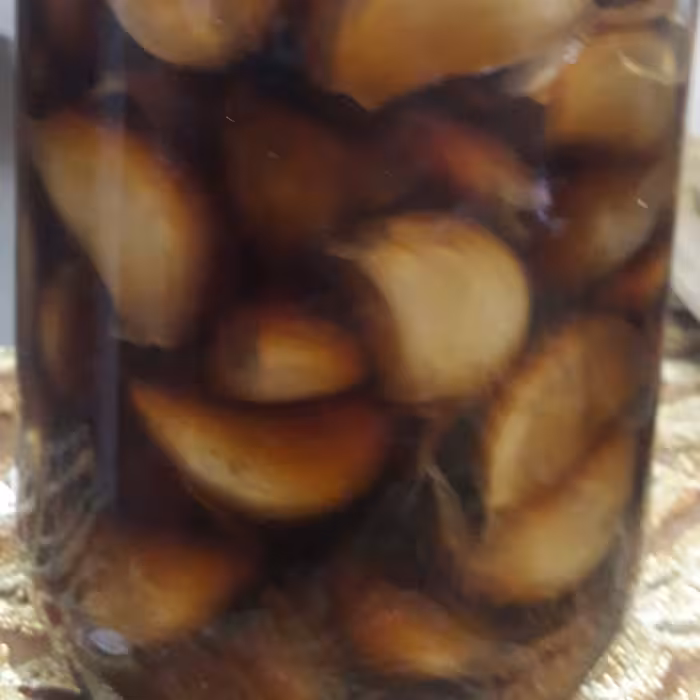 سیر ترشی با سرکه طبیعی خمری چند ساله