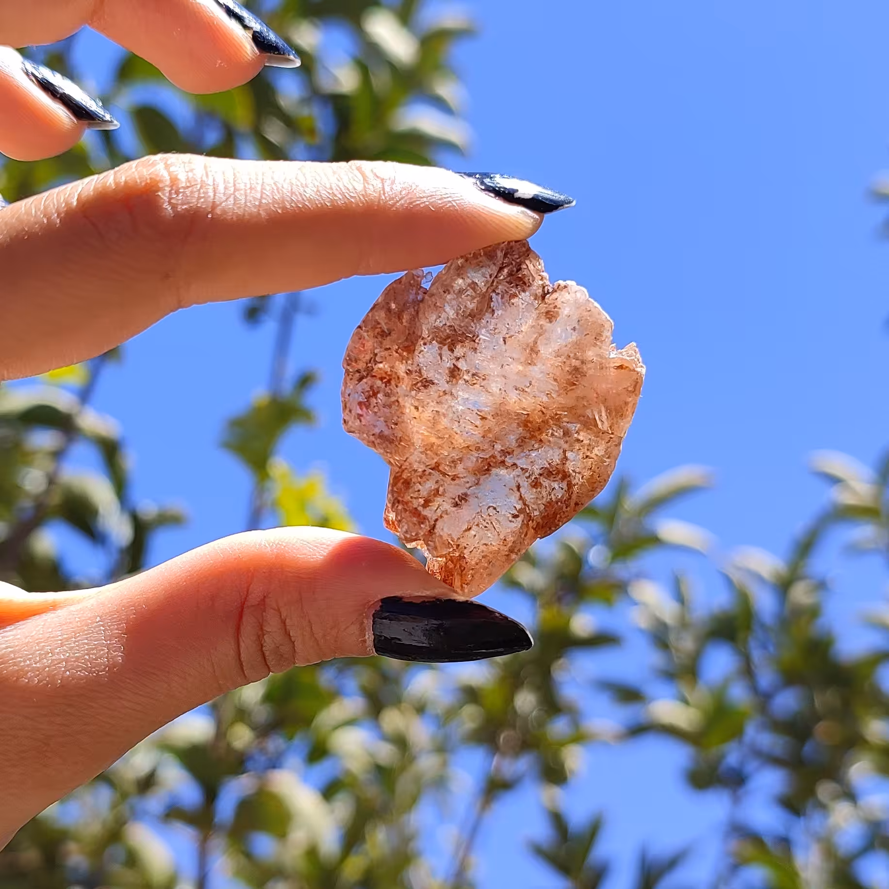 سنگ راف ژیپس اصل و معدنی کاملا طبیعی با شکل و رنگی خاص و جذاب کد13