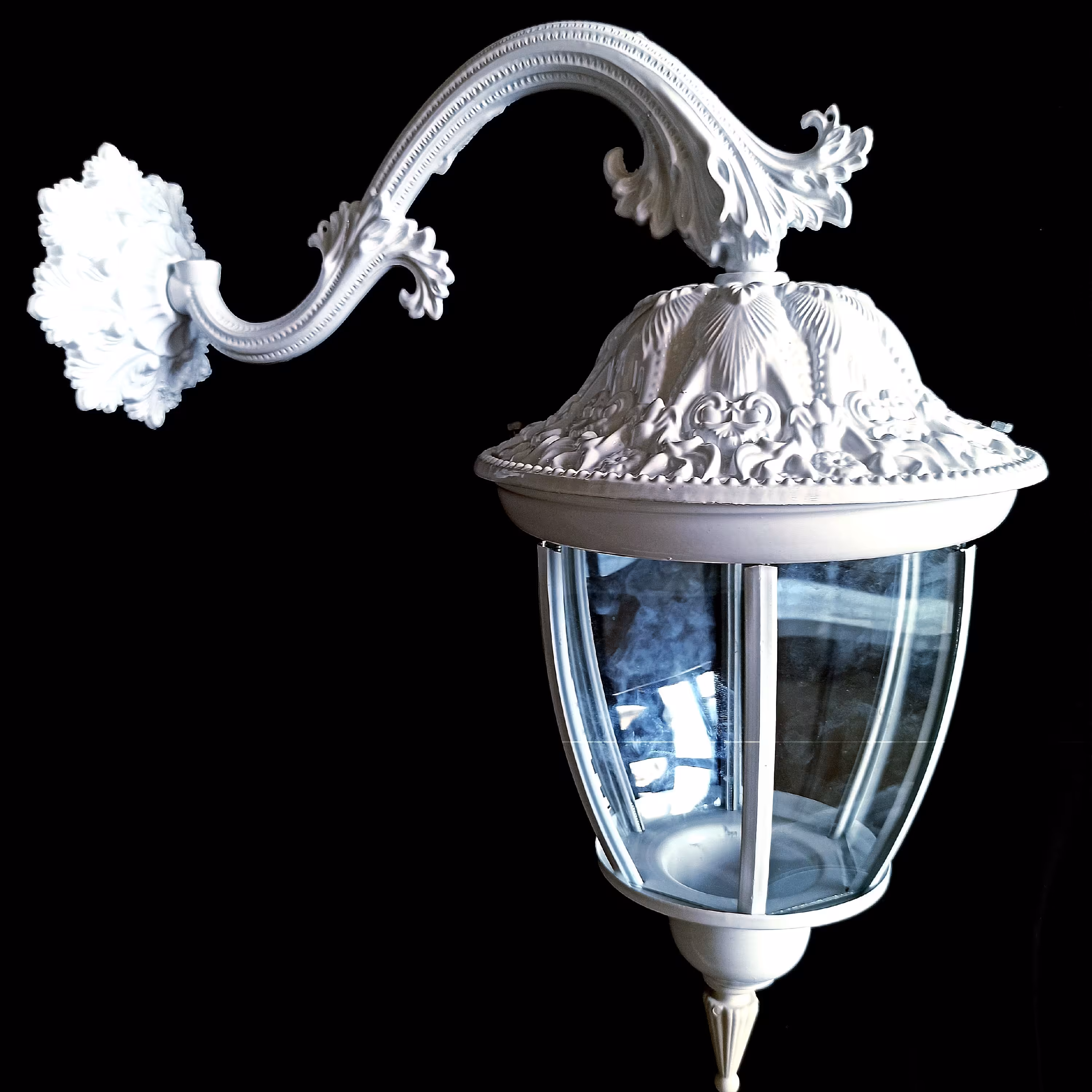 چراغ حیاطی تمام آلمینیوم(تمام دایکاس)طرح شاخه ماهی رنگ سفید