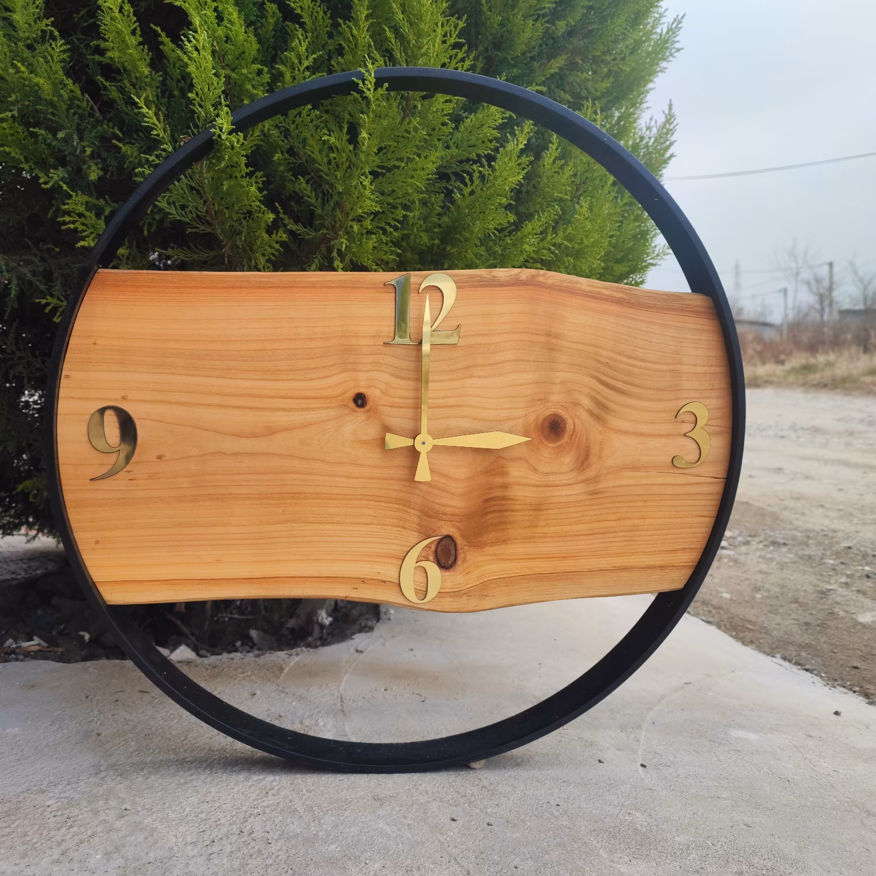ساعت روستیک با قطر 60 سانتیمتر،موتور آرامگرد و با حلقه چوبی 