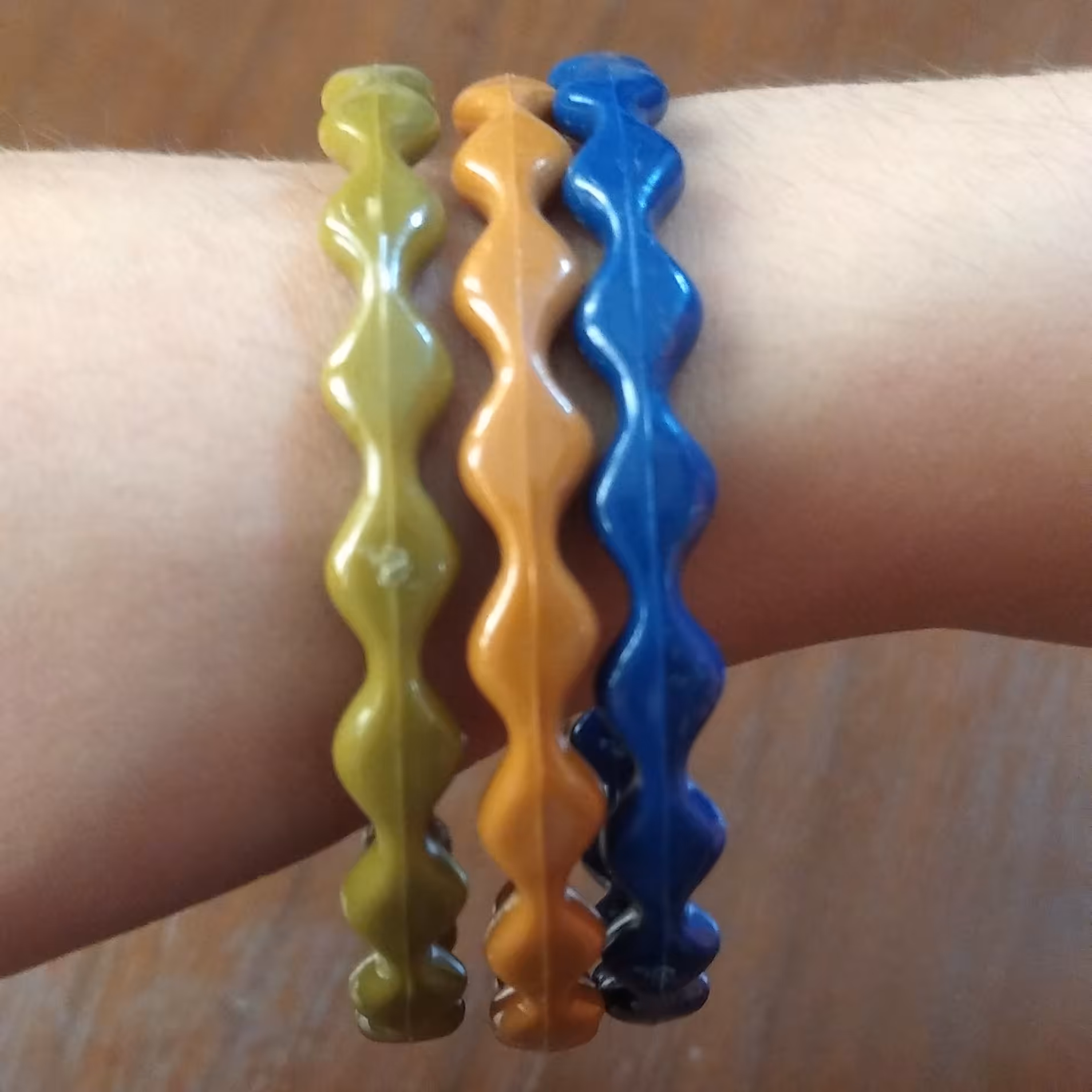 پک 3 رنگ النگو پلاستیکی موج دار