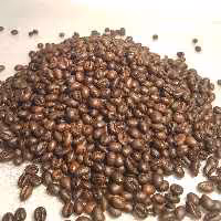 قهوه پی بیPB ربوستا با رست دارک و تیره کافئین بالا عطر و طعم عالی محصول شرکتی گریدAA اسکرین 20 بصورت فله 1کیلوگرم