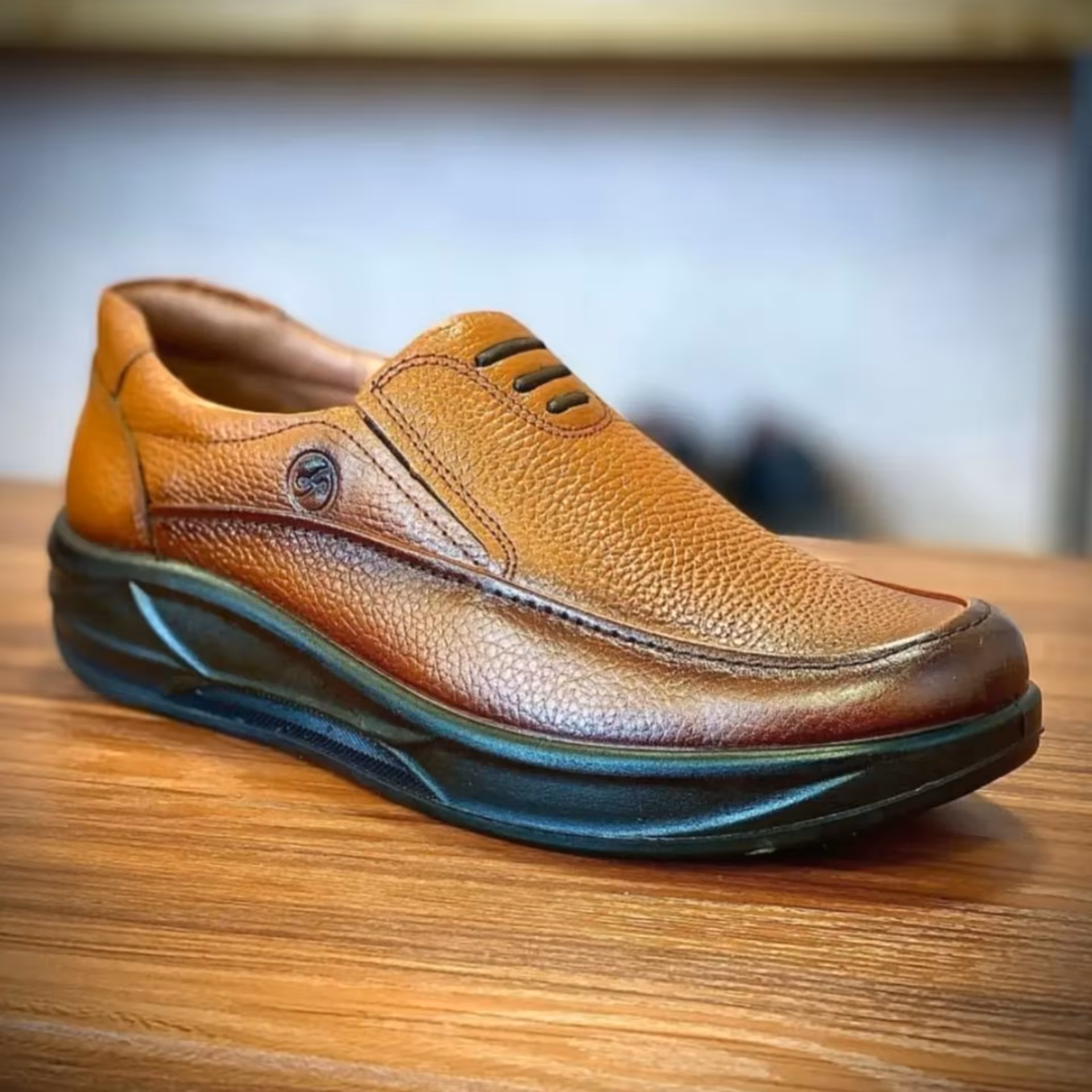 کفش مردانه چرم تبریز مدل کینگ برند شیکا رنگبندی مشکی عسلی سایزبندی 40تا44