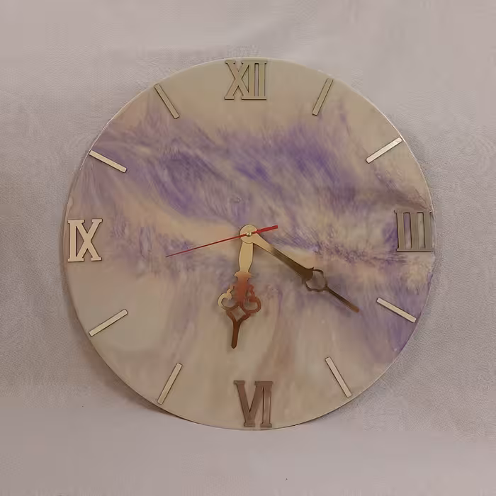 ساعت دیواری کرمی و بنفش رزینی عالی 