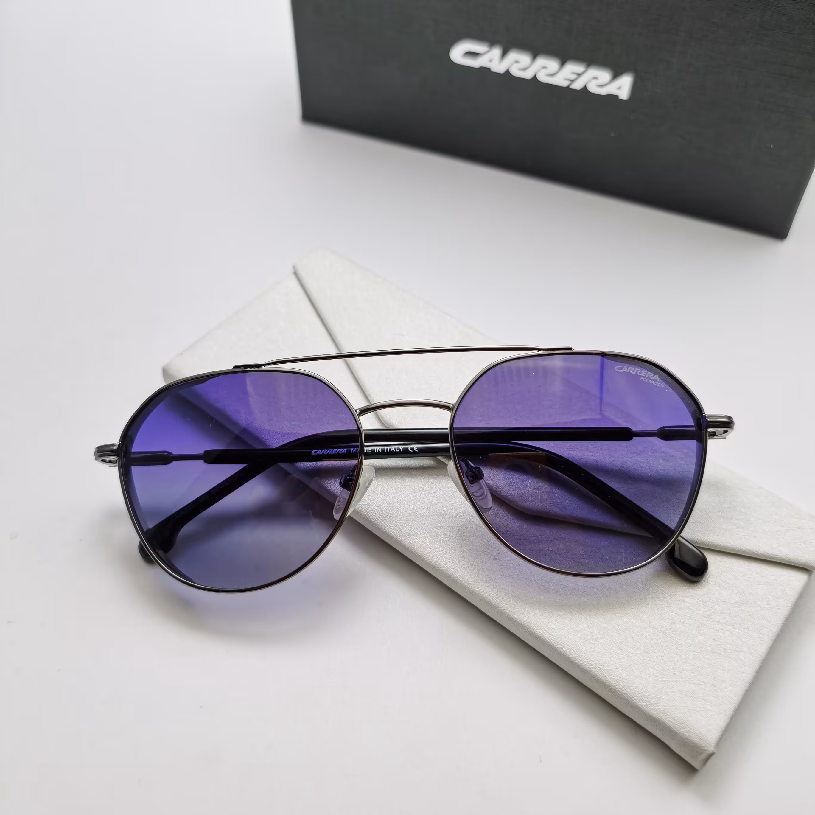 عینک آفتابی کررا مناسب برای صورت های متوسط و نسبتا ریز