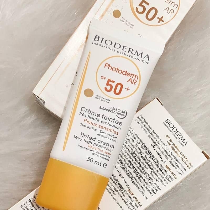 کرم ضد آفتاب بدون رنگ مدل فتودرم اسپات بایودرما BIODERMA