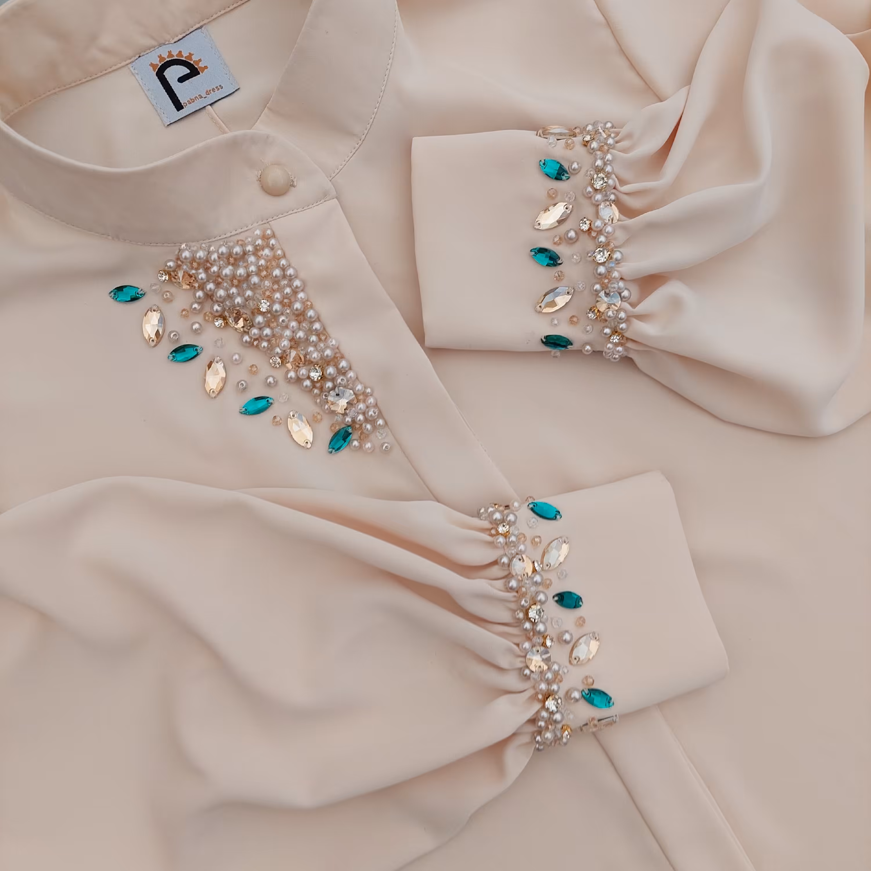 شومیز مجلسی زنانه، جواهر دوزی شده جنس کرپ الیزه، بدون آستری ،سنگ اصل اتریشی در شومیز بکار رفته