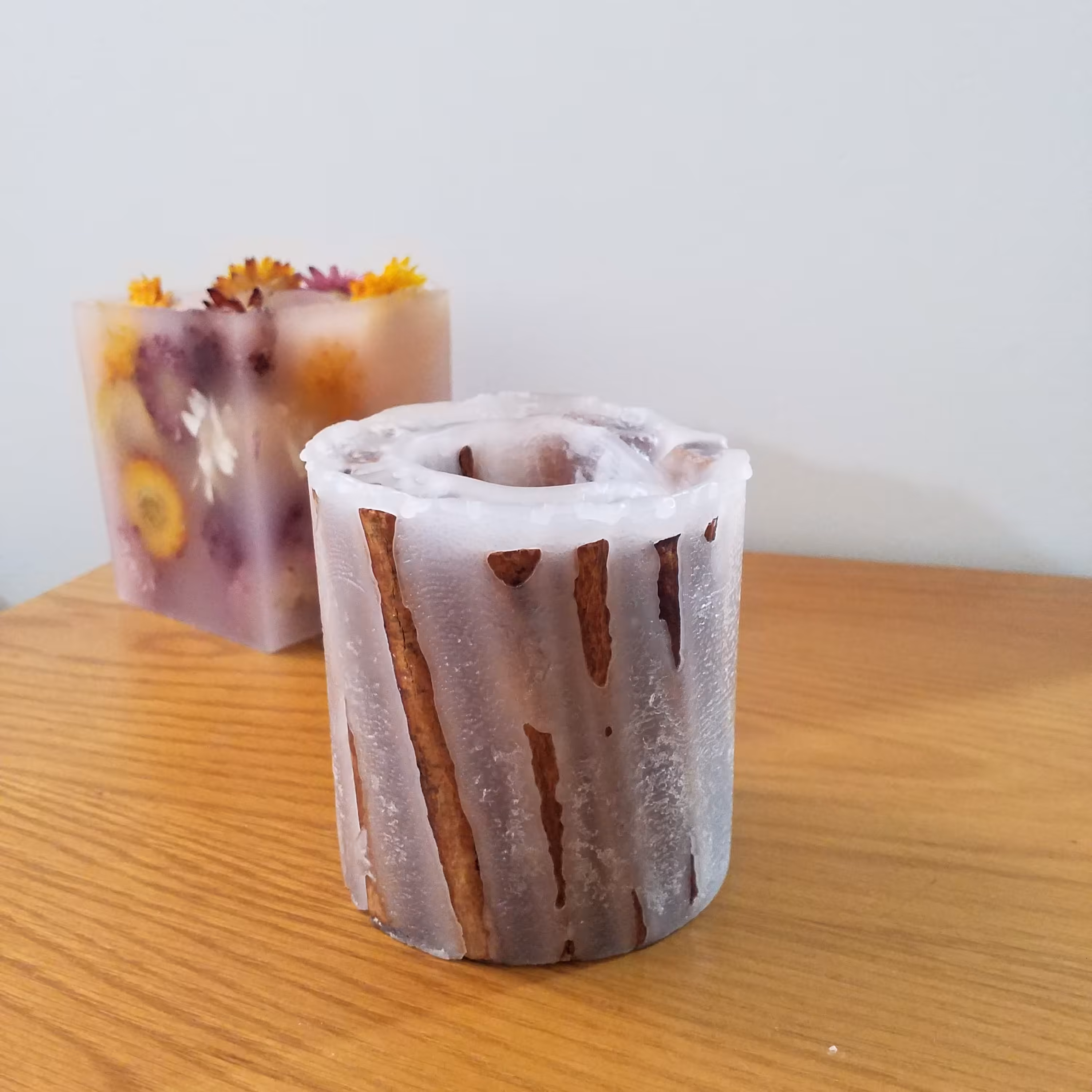 شمع دارچین با تزیین دارچین