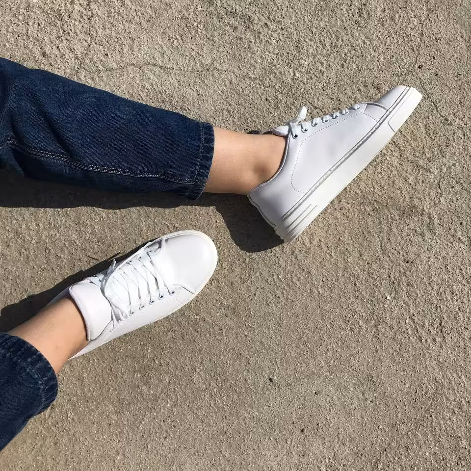 کفش کتانی زنانه مدل ونس سفید دور دوخت با زیره  راحت و سبک