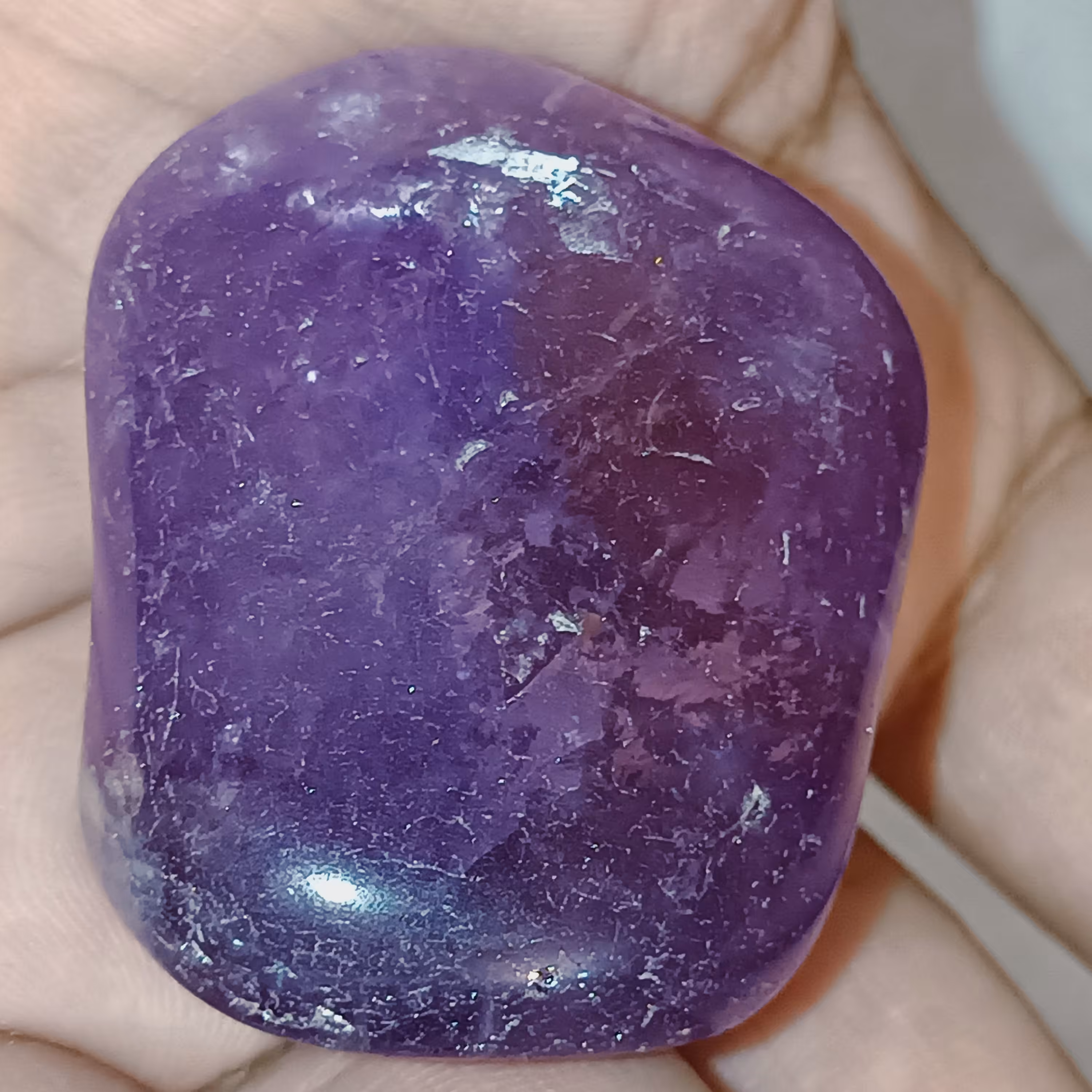 کریستال بزرگ آمیترین طبیعی بدون اشعه خوردن بدون رنگ و تقویت مصنوعی بدون بهسازی بسیار خوشرنگ با رنگ شاخص و شفافیت عالی 