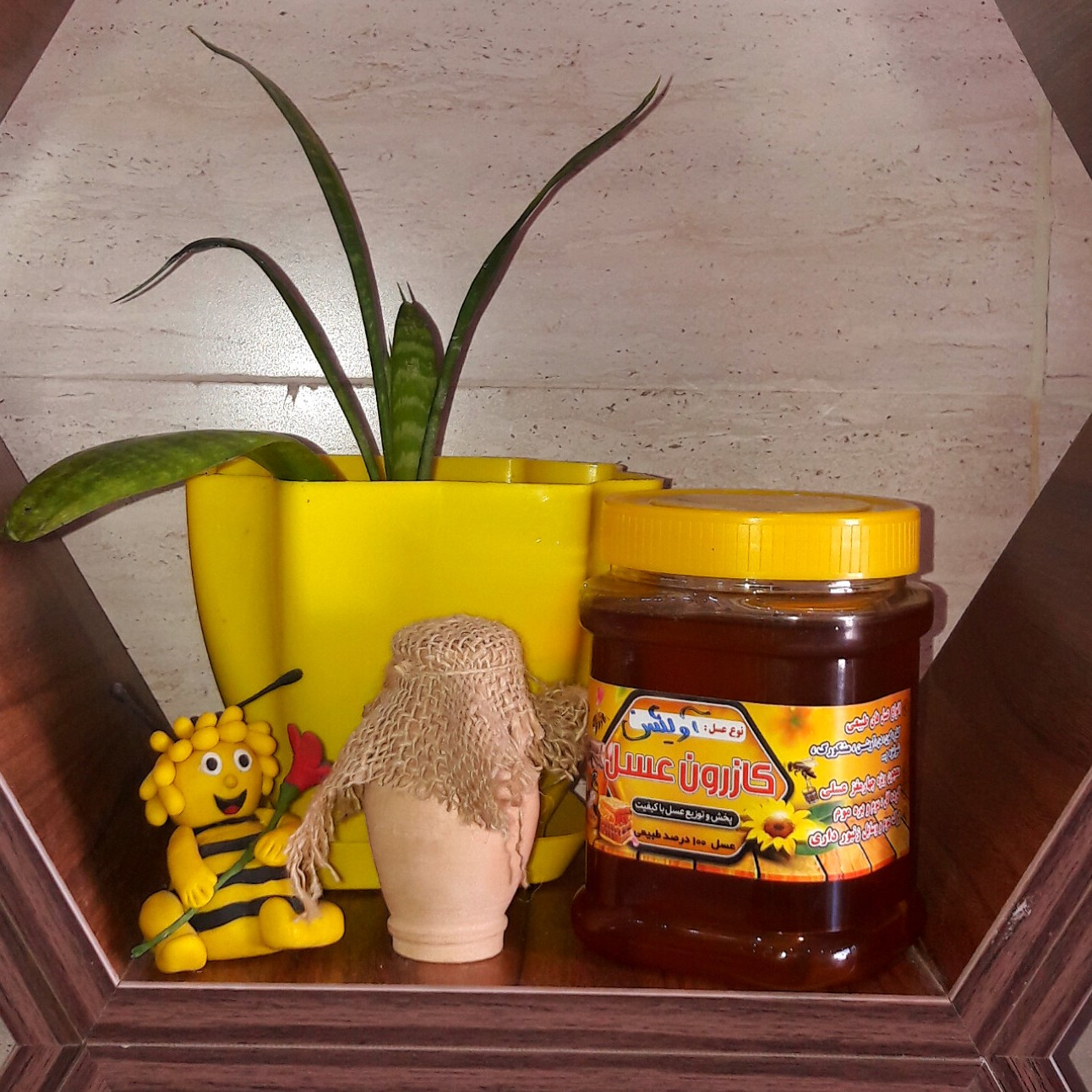 عسل آویشن طبیعی و اعلا با عطر و طعمی عالی مستقیم از کندو بدون مواد افزودنی