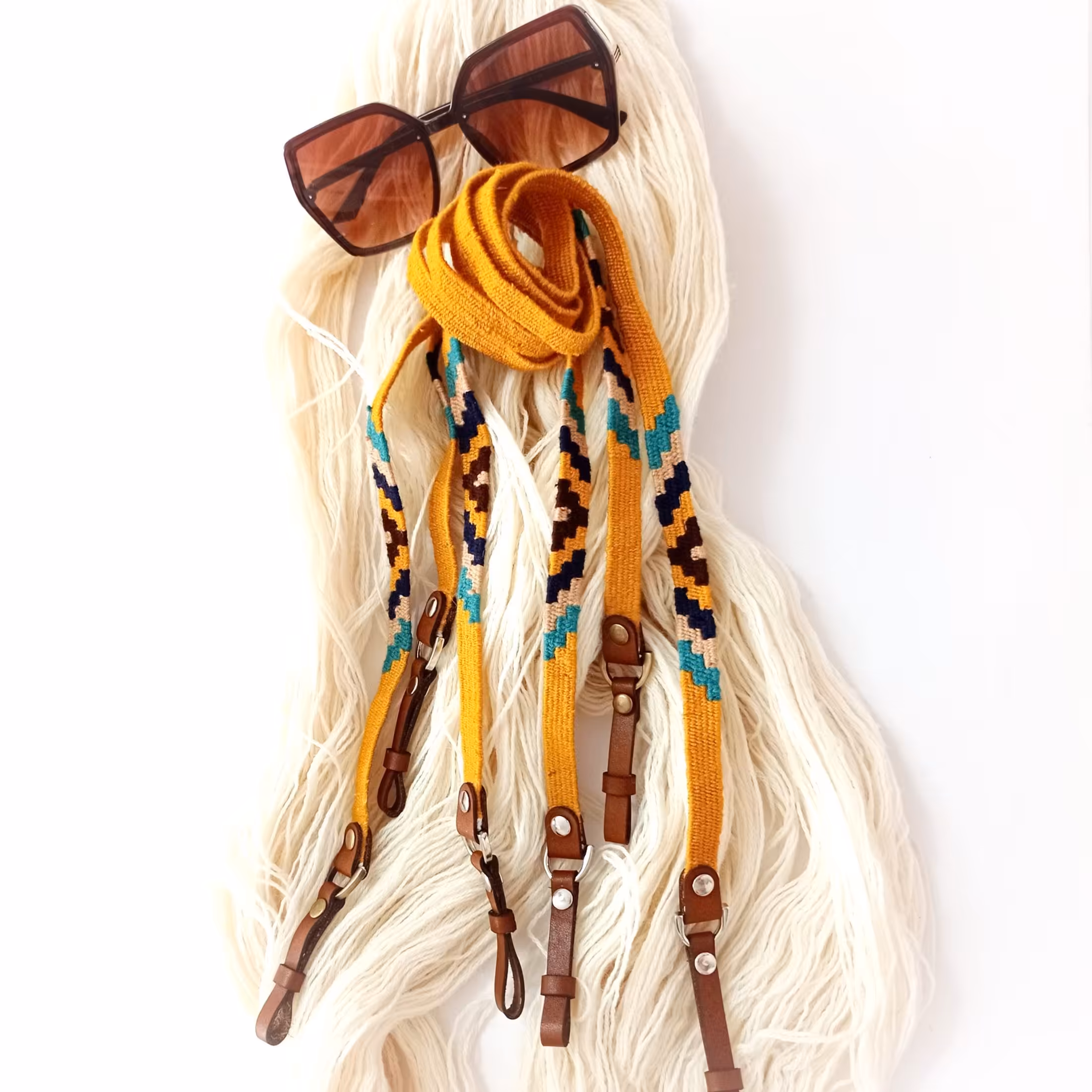 بند عینک قابل تنظیم ، چرم دو تکه ، حلقه دار و گلیم دستبافت کد 24 