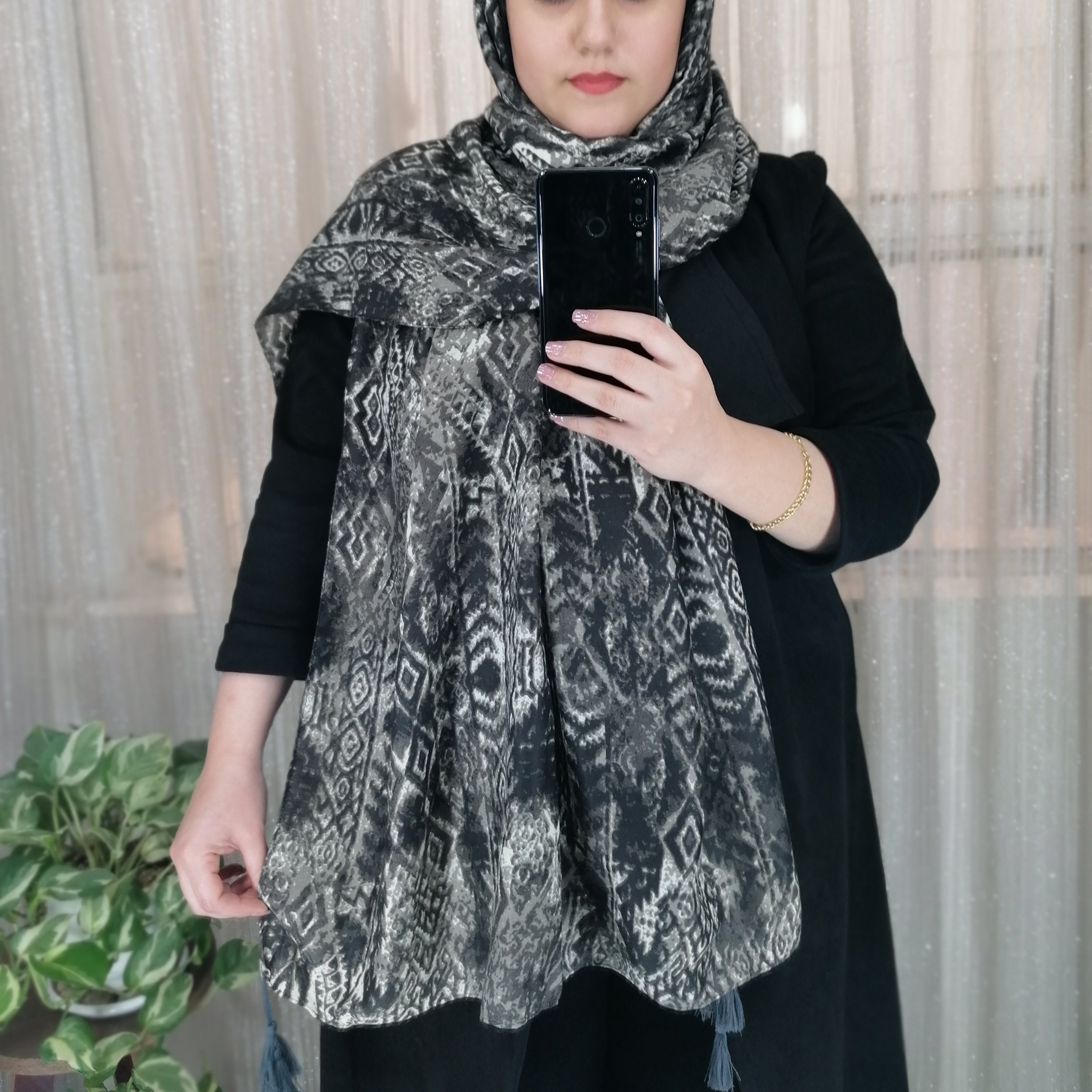 شال نخی منگوله دار قهوه ای