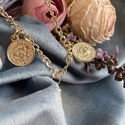 دستبند فوق العاده زیبا و خاص بینظیر در دست فوق العاده برای کادو تولد