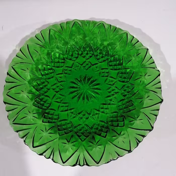 یک دست 6 عددی پیش دستی نوستالژیک سبز صنایع دستی ( خمیر مایه شیشه سبز هست و شیشه رنگ نشده ) 