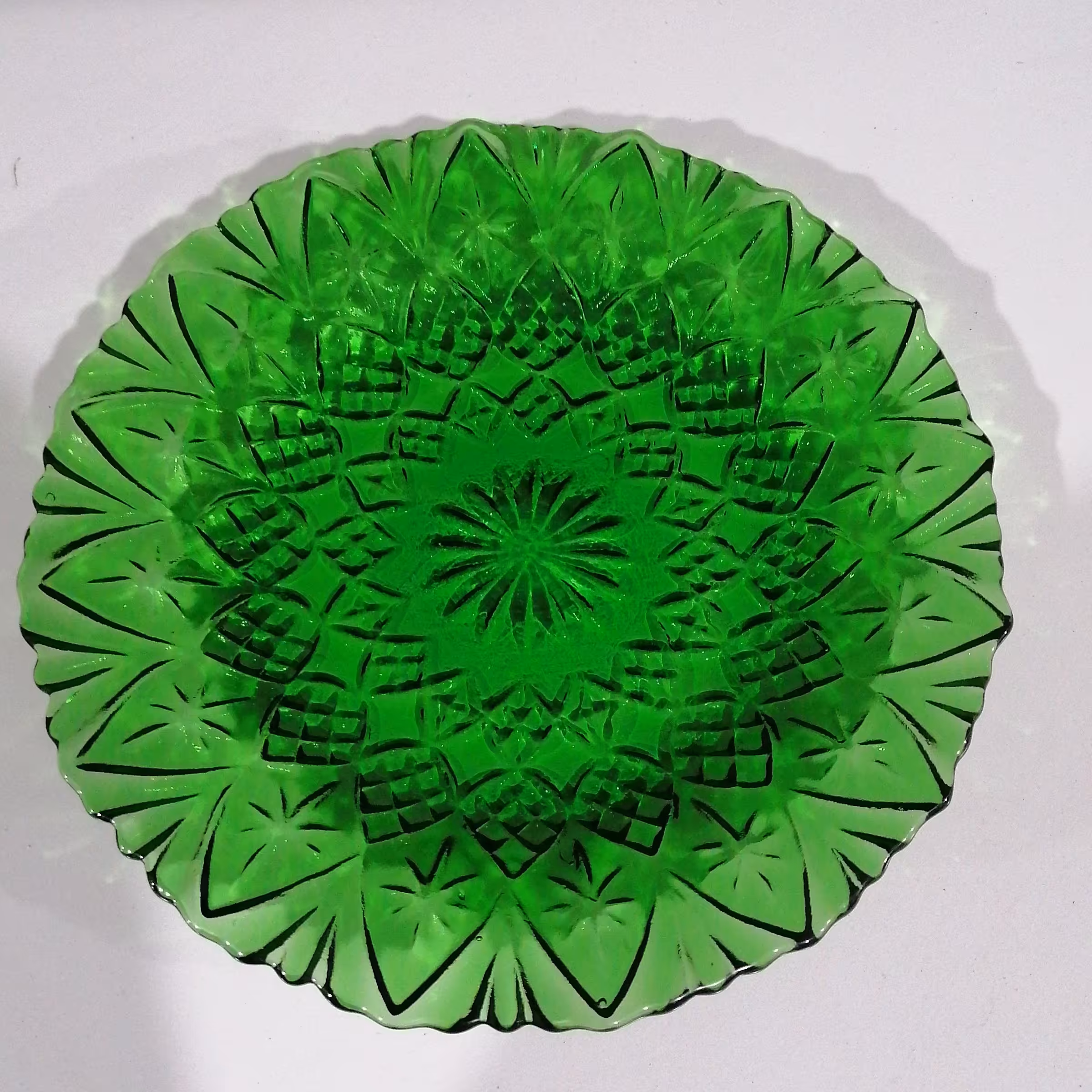 یک دست 6 عددی پیش دستی نوستالژیک سبز صنایع دستی ( خمیر مایه شیشه سبز هست و شیشه رنگ نشده ) 