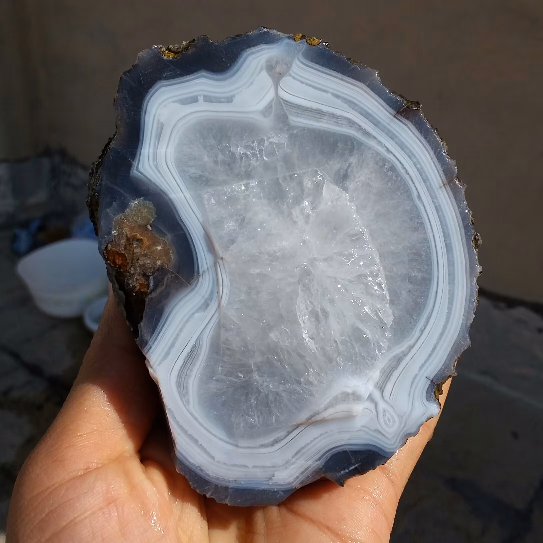 اسلایس سنگ راف عقیق سلیمانی سه بعدی ژئوددار غولپیکر صد در صد طبیعی با قابلیت ساخت چندین اسلایس و نگین
 کد 11558