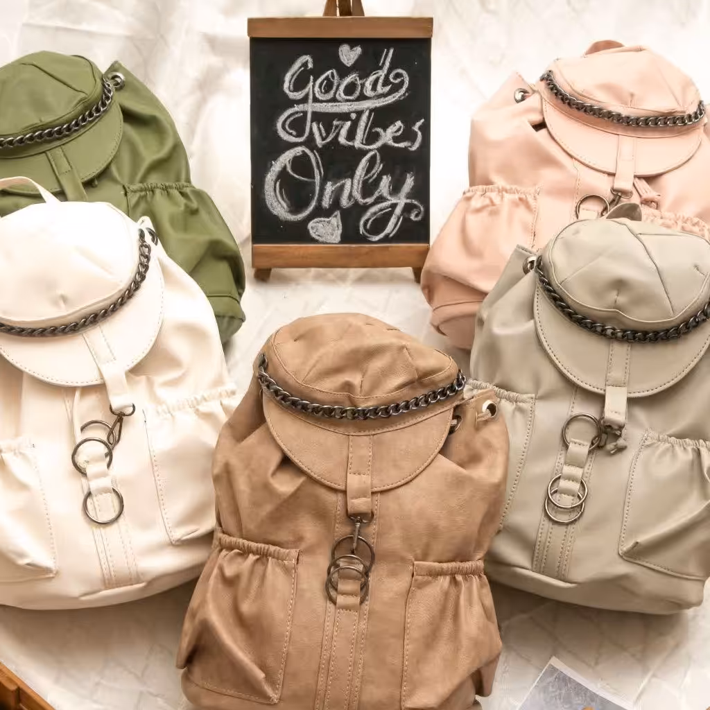 کوله پشتی سر خونه زنجیر دار