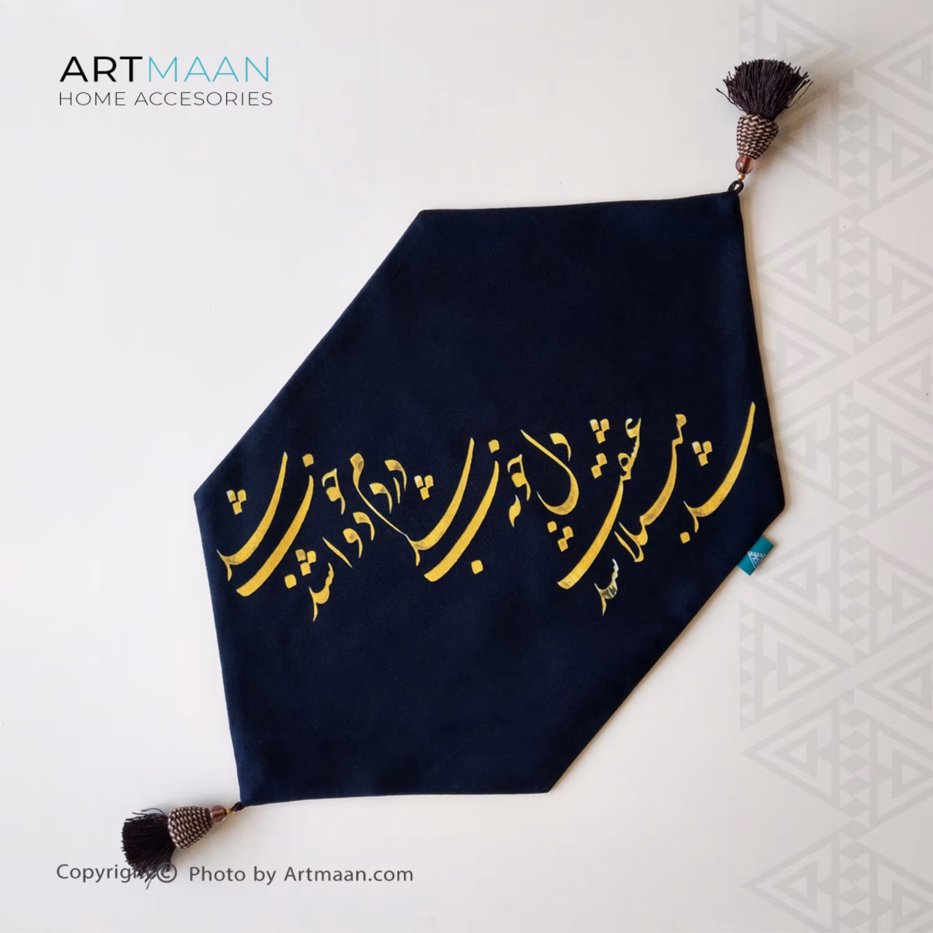 رانر عسلی مخمل آستر دار طرح عشق مشکی 30x50 منگوله دار