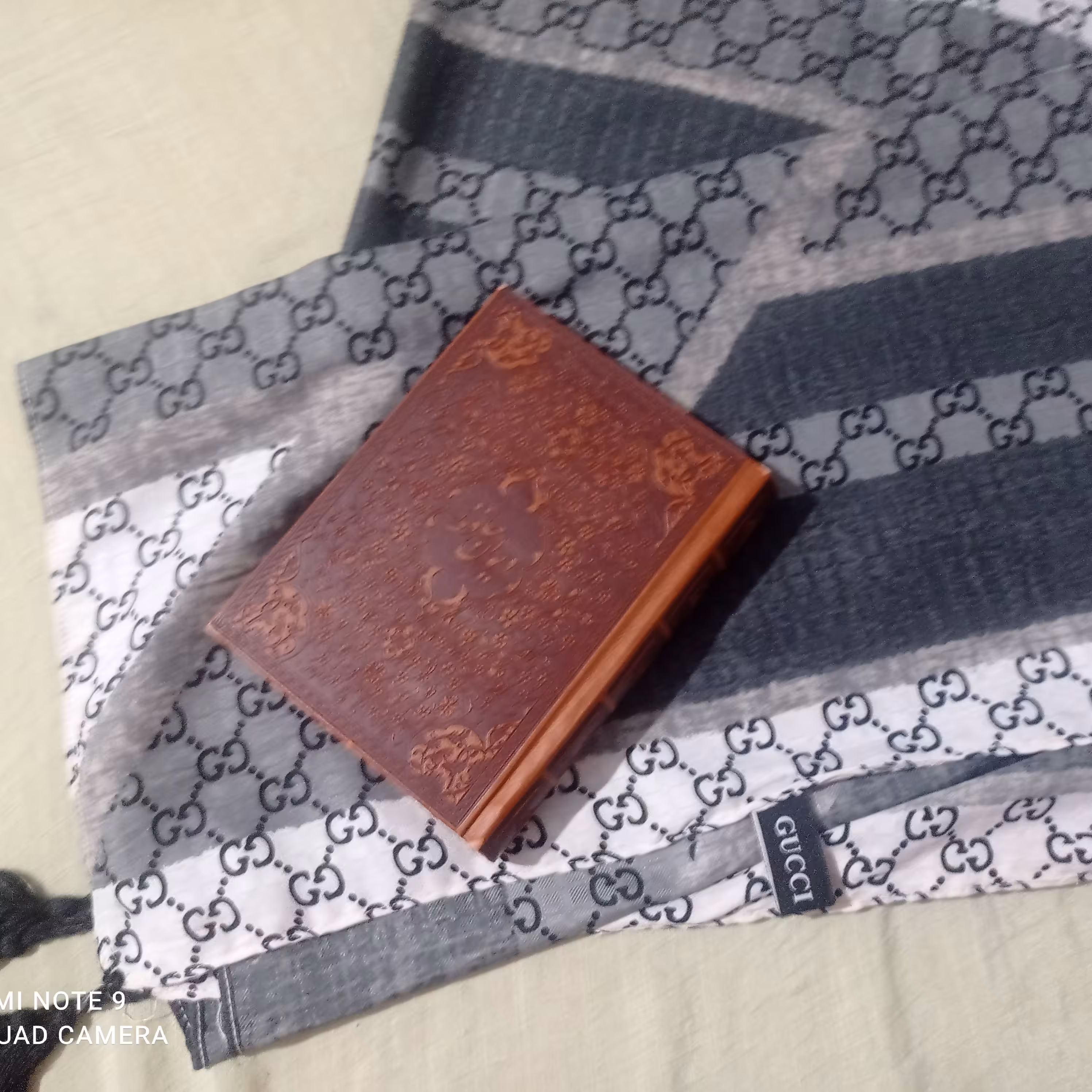 شال نخی منگوله دار