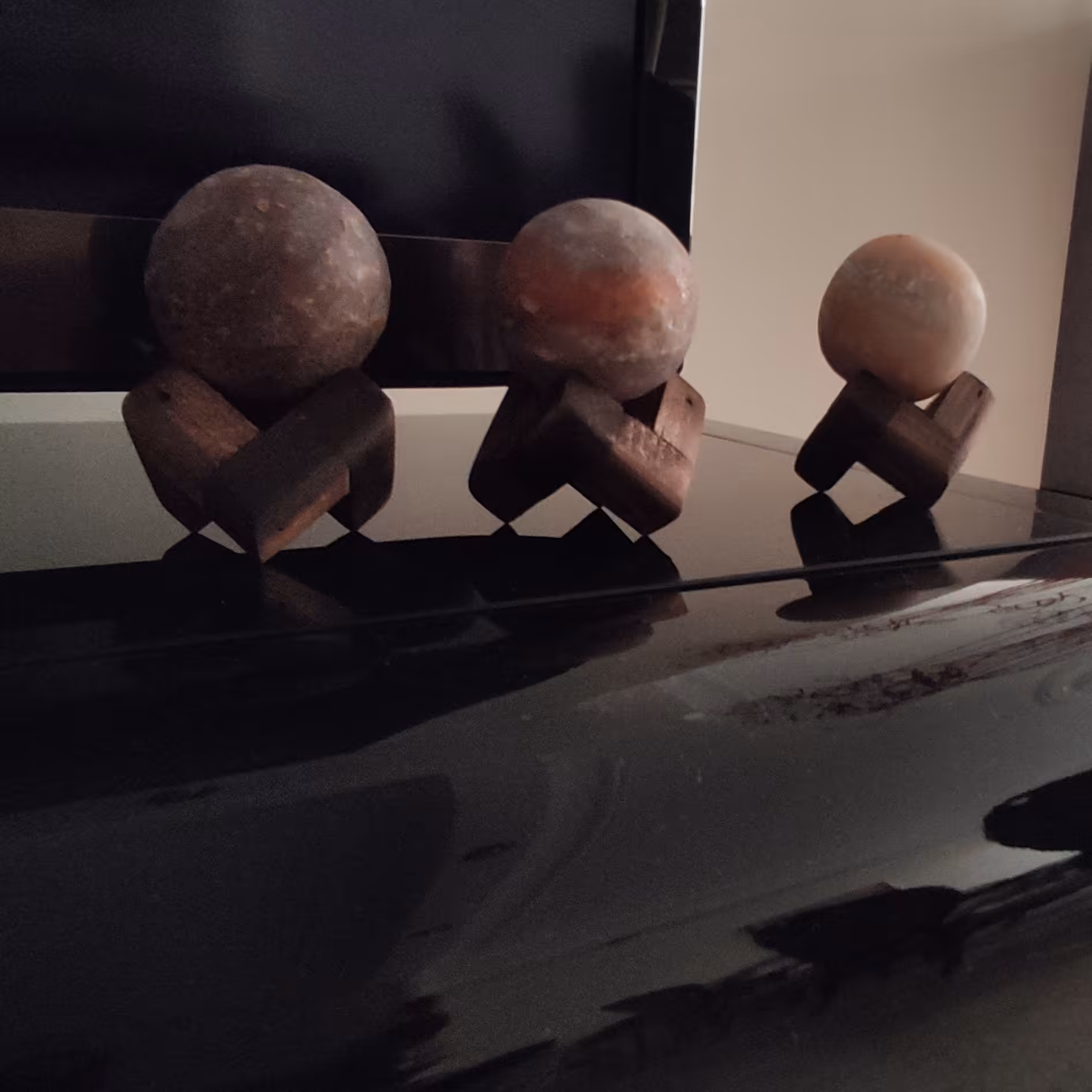 گوی سنگ نمک با پایه