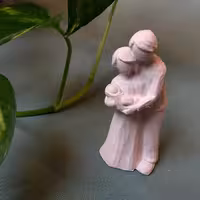 بیس خام مجسمه خانواده،یعنی زن و مرد و نی نی