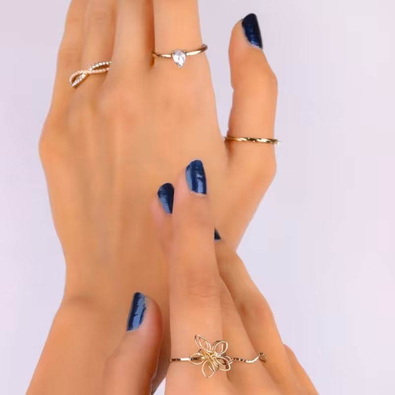 انگشتر پک 5تایی دارای طرح گل و رینگ   بسیار زیبا روکاربردی