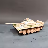 تانک فلزی کرم رنگ طرح  ارتشی