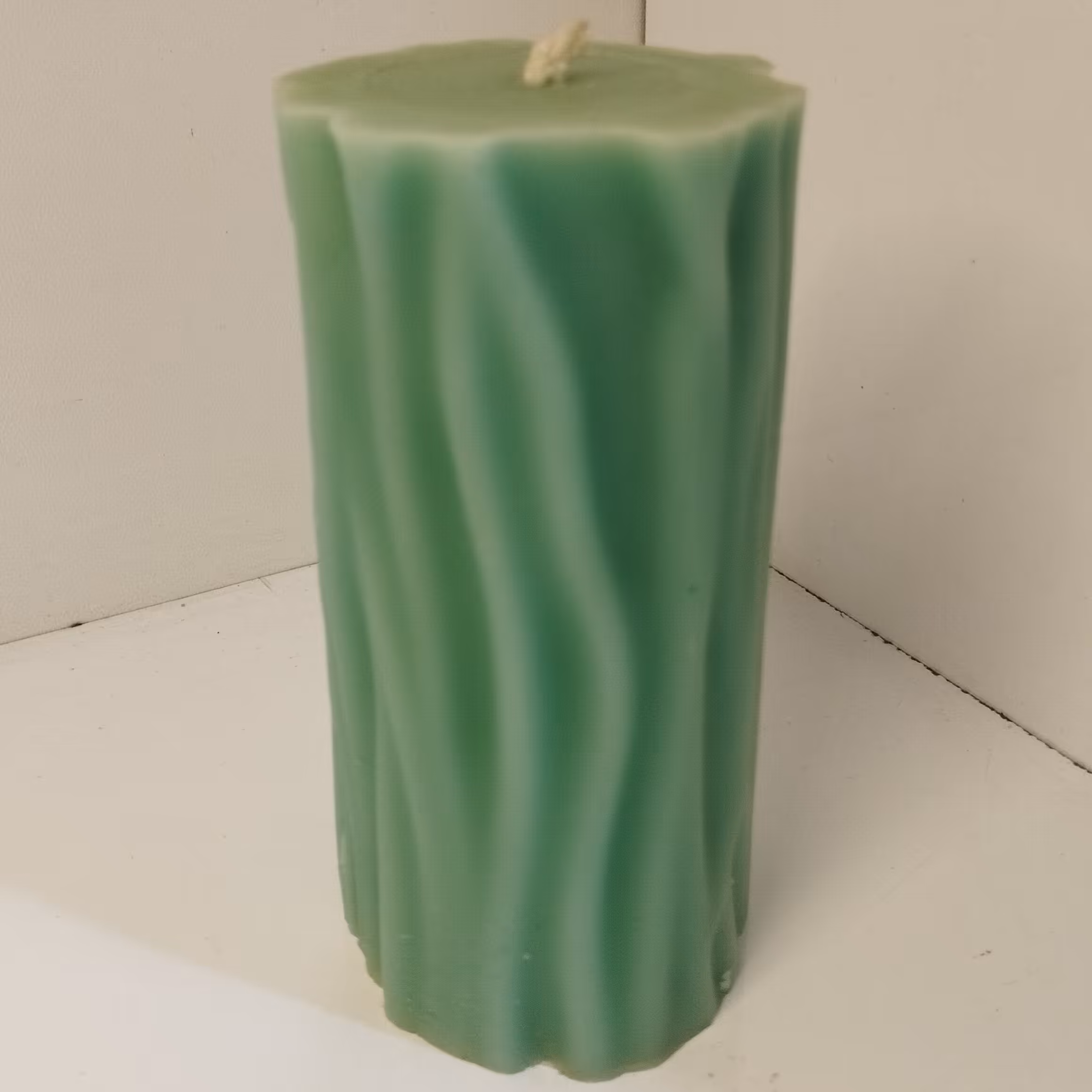 شمع استوانه ای طرح تنه درخت با رنگ های متنوع