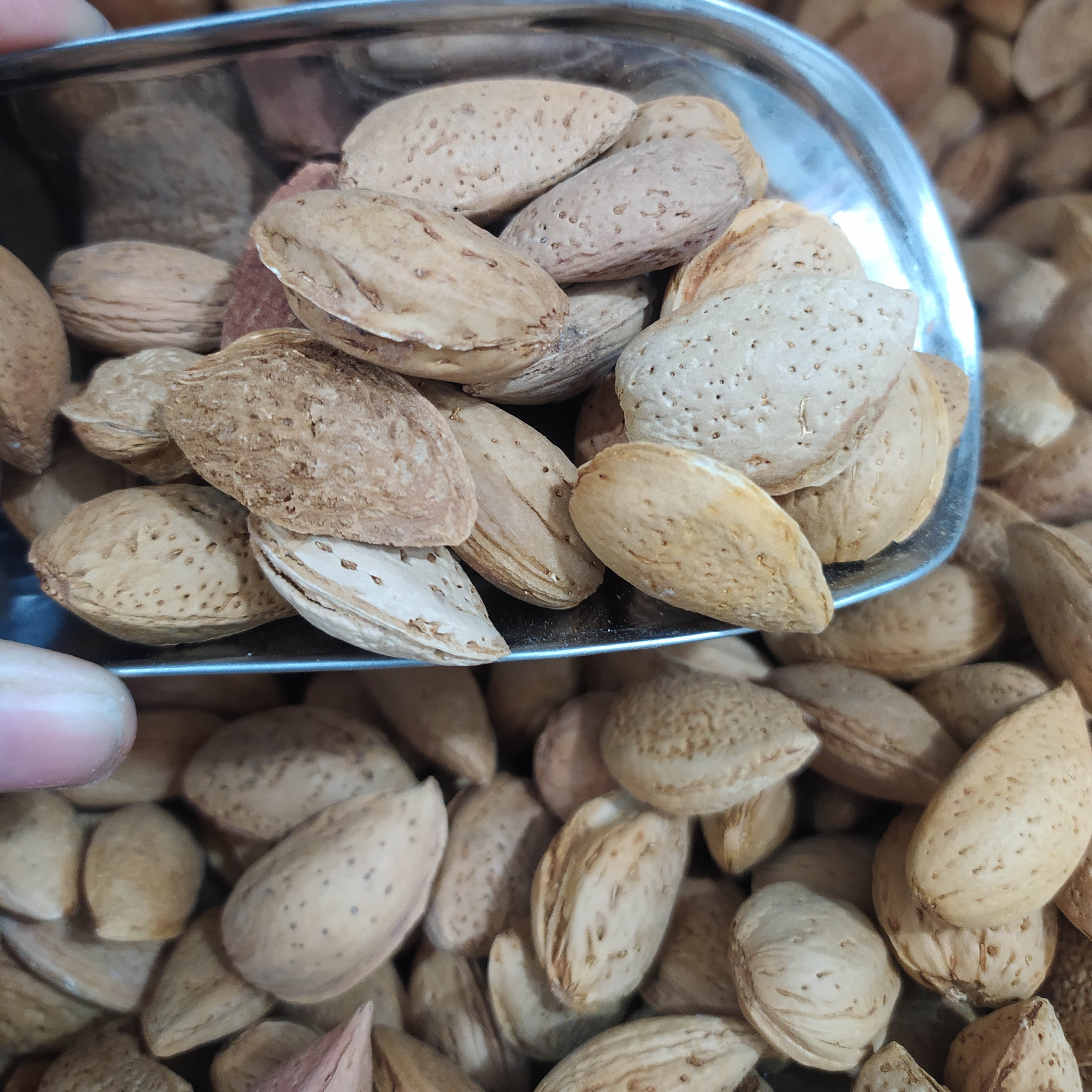 بادام سنگی شیرین تازه و خوش طعم 250گرمی