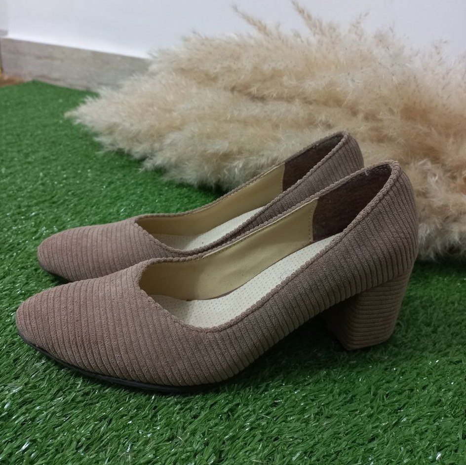 کفش مجلسی زنانه جنس کبریتی در سه رنگ کرمی ،شتری و قرمز گوجه ای،ارسال رایگان