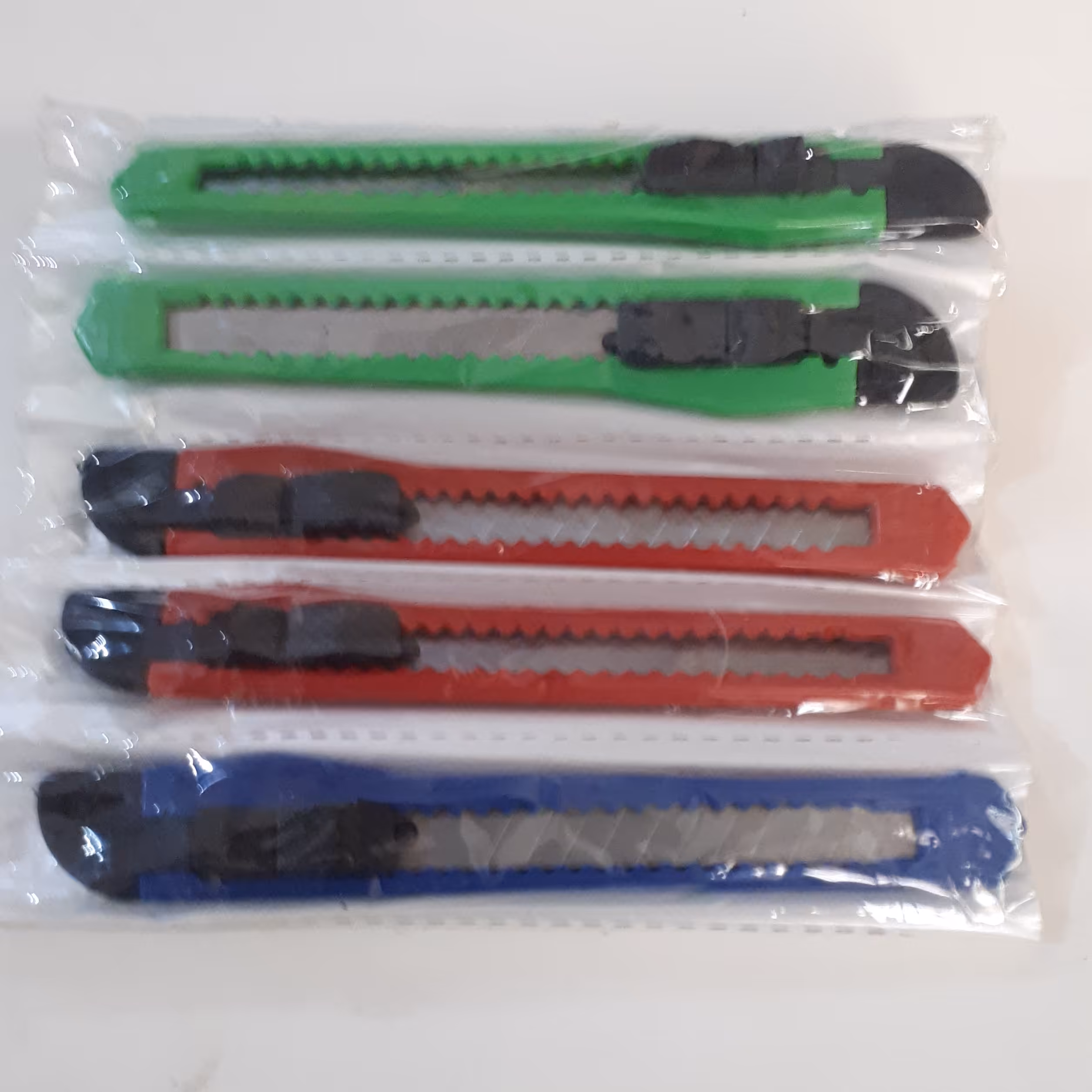 کاتر کوچک در سه رنگ   