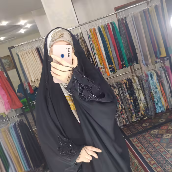 چادر  مجلسی ، عربی اصیل ، جواهر دوزی ، طرح ترنج ، سنگدوزی تماما کار دست هست