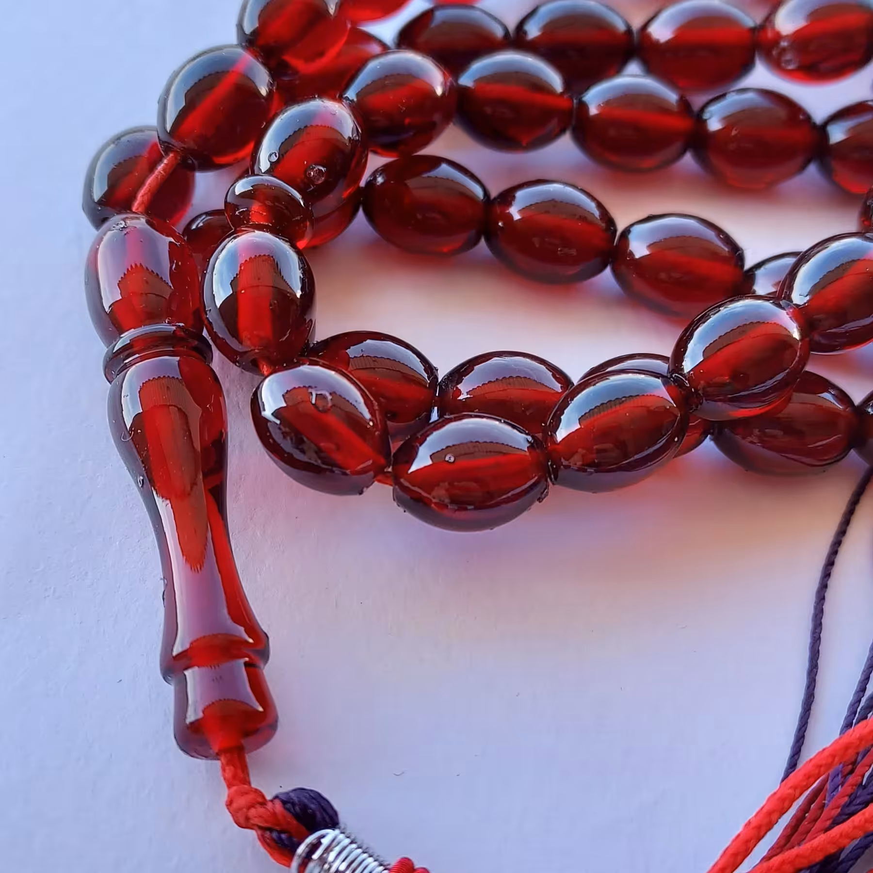 تسبیح سندلوس اصل معطر 49 دانه تراش بیضی جلا خورده کد 771 آقابزرگ