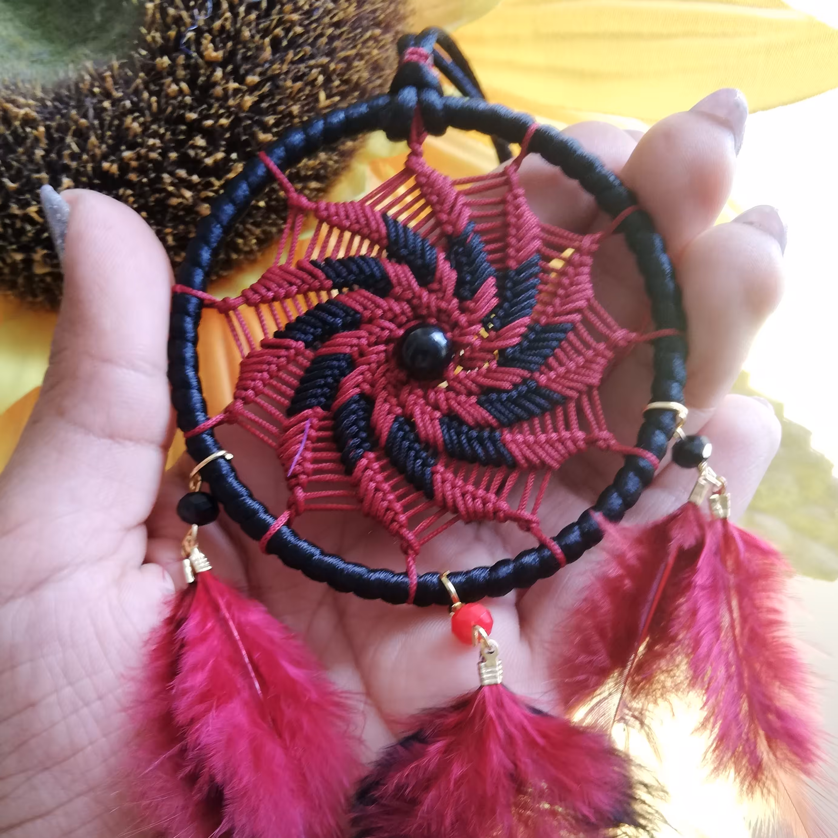 اویز ماشین طرح دریم کچر با ترکیب رنگ مشگی زرشکی 