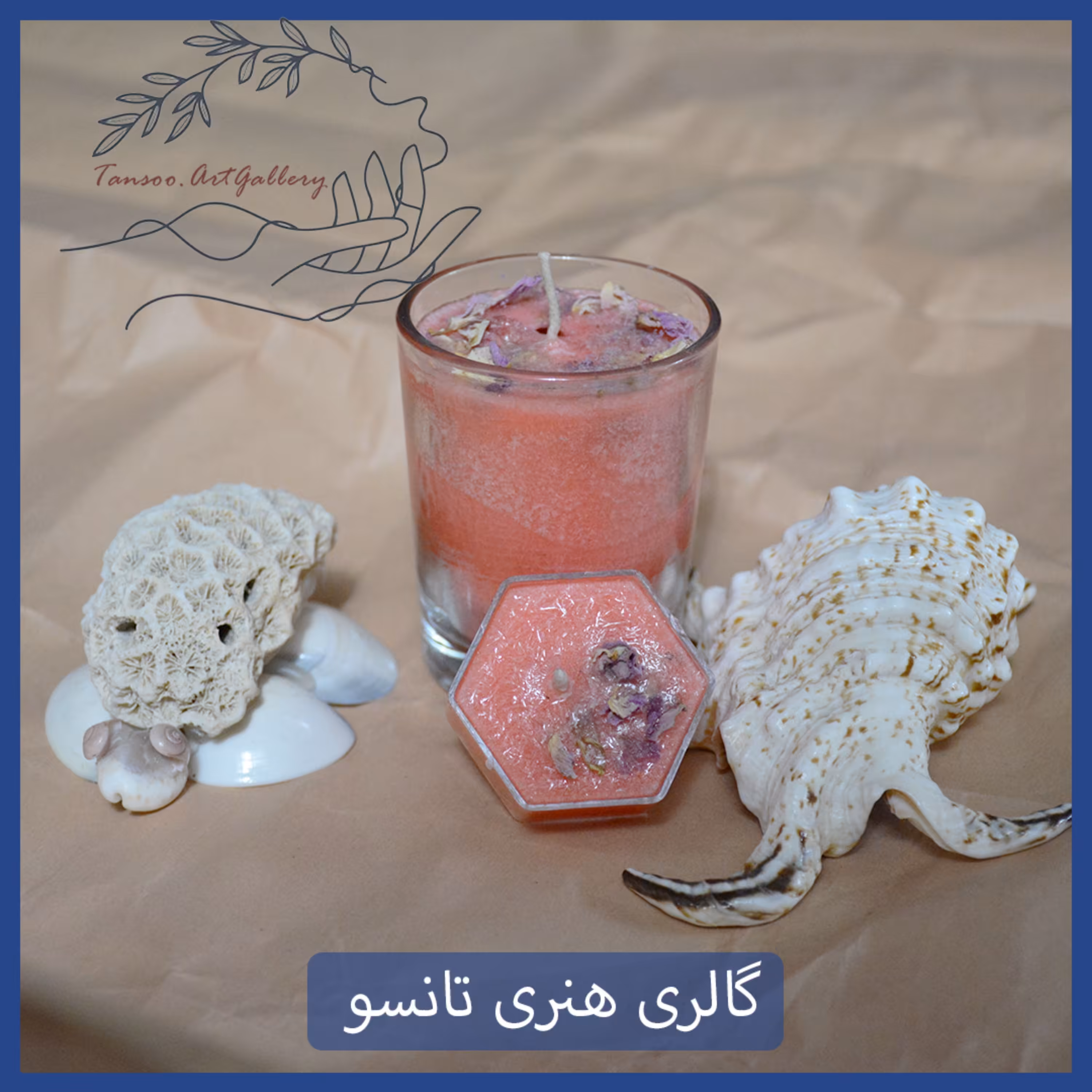 شمع لیوانی موم طبیعی بافت کریستالی شکل با گل سرخ به همراه اشانتیون وارمر گل سرخ