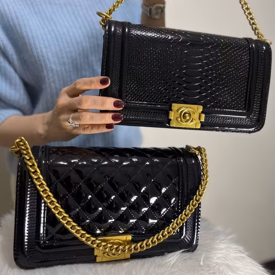 کیف زنانه کوچک مستطیلی ورنی دسته زنجیر خارجی