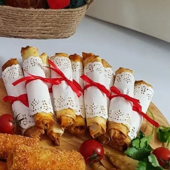 بورک گوشت وقارچ بسته 10تایی250000تومان