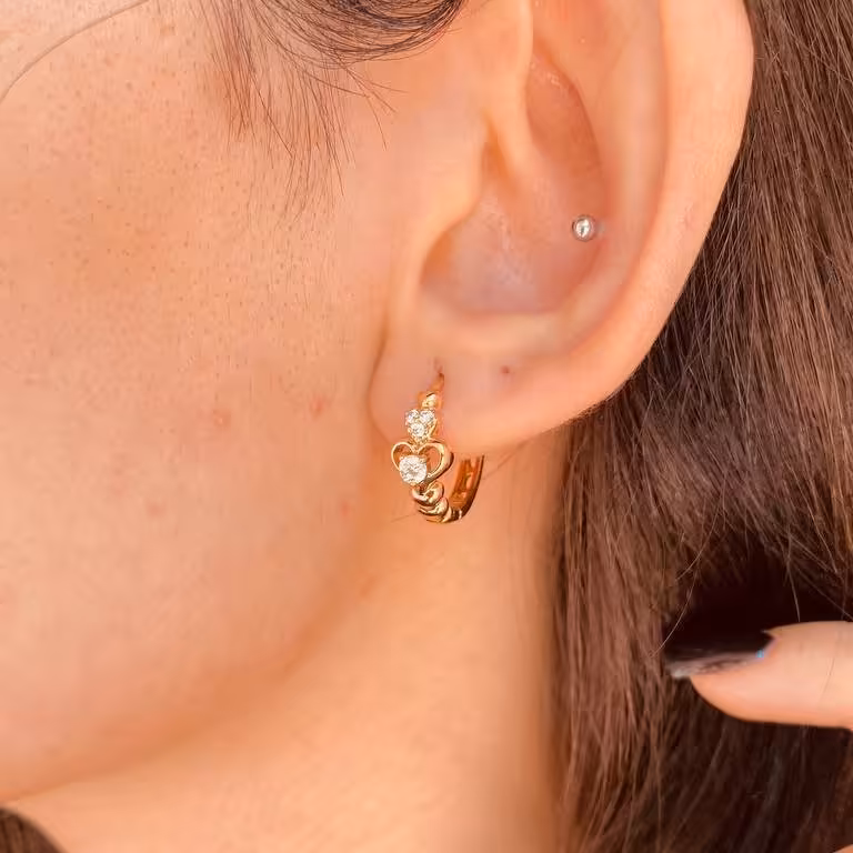 گوشواره حلقه ای مدل قلب و نگینی ژوپینگ رنگ ثابت و ضد حساسیت