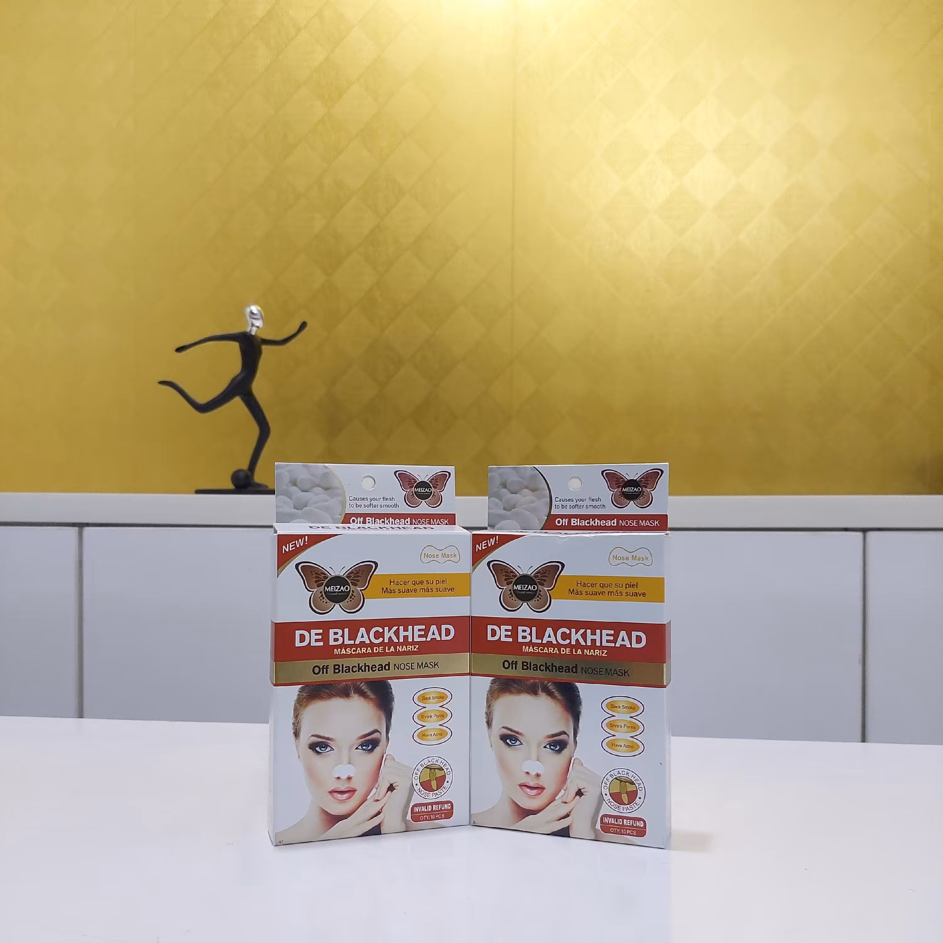 ماسک تخصصی از بین برنده جوش های سرسیاه بینی DE BLACKHEAD
لجن سیاه دریایی 

