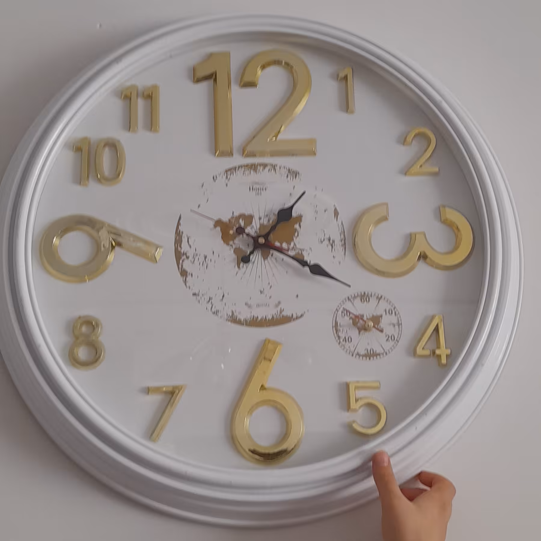 ساعت دیواری گرد(60 سانتی) مدل هلسینکی 