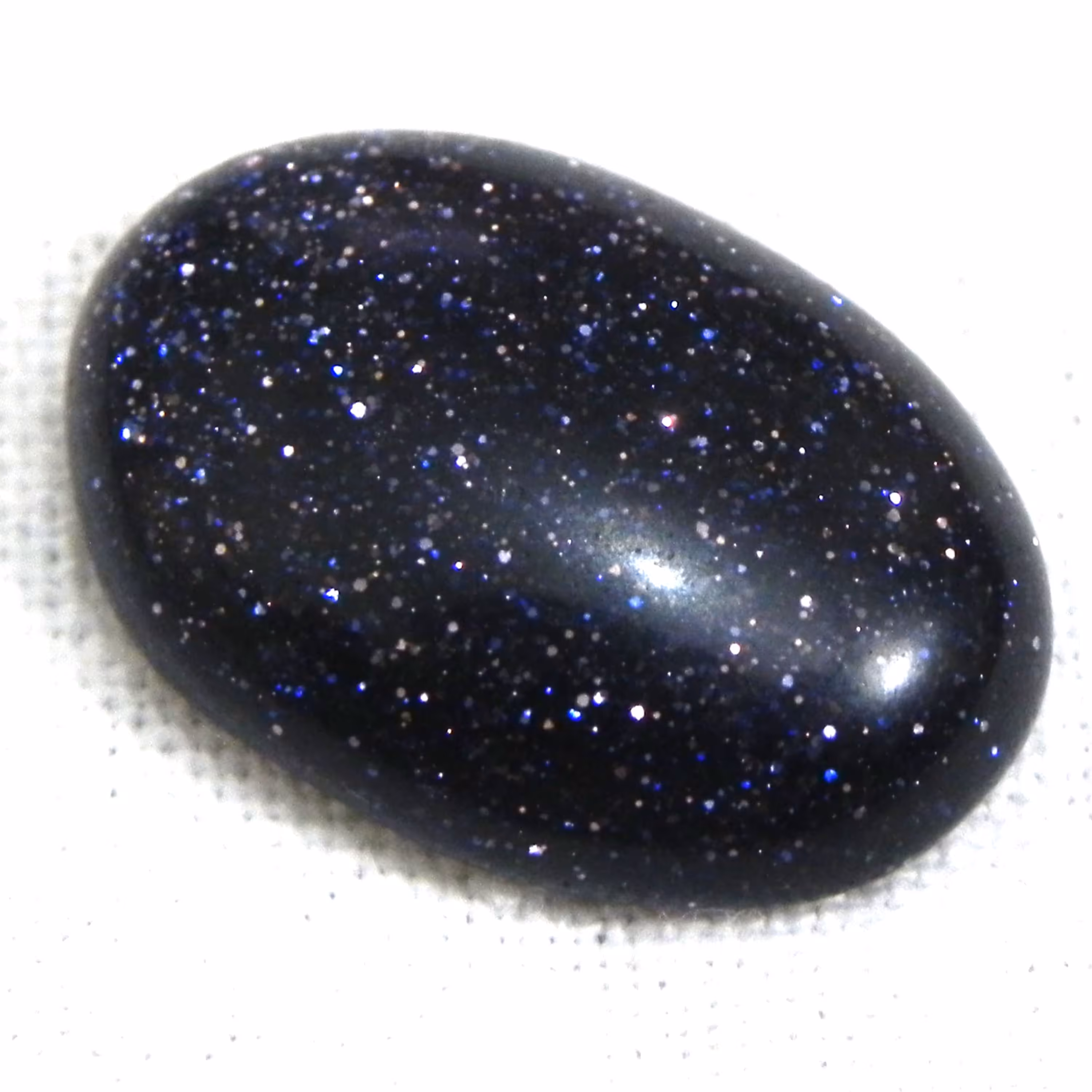 نگین دلربا سرمه ای سایز1.8در1.1تراش بیضی دامله مناسب انگشتری بازی نور