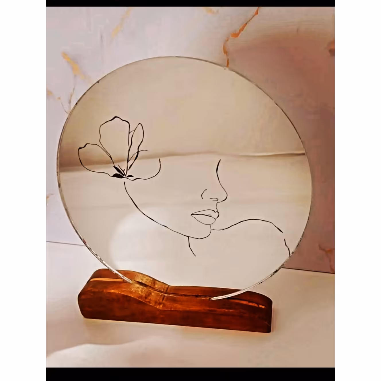 آینه دکوراتیو با طراحی  سفارشی رویآینه