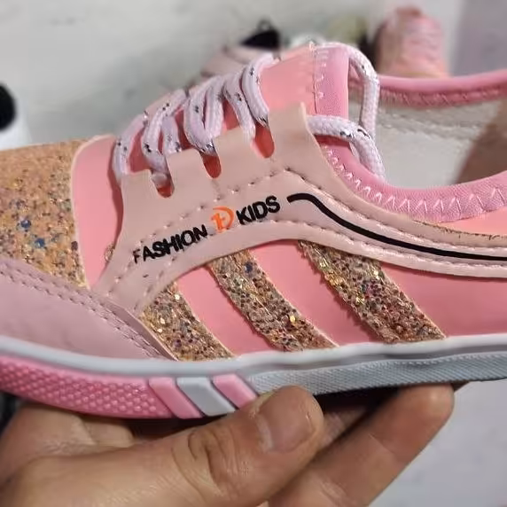 کفش صورتی پولکی