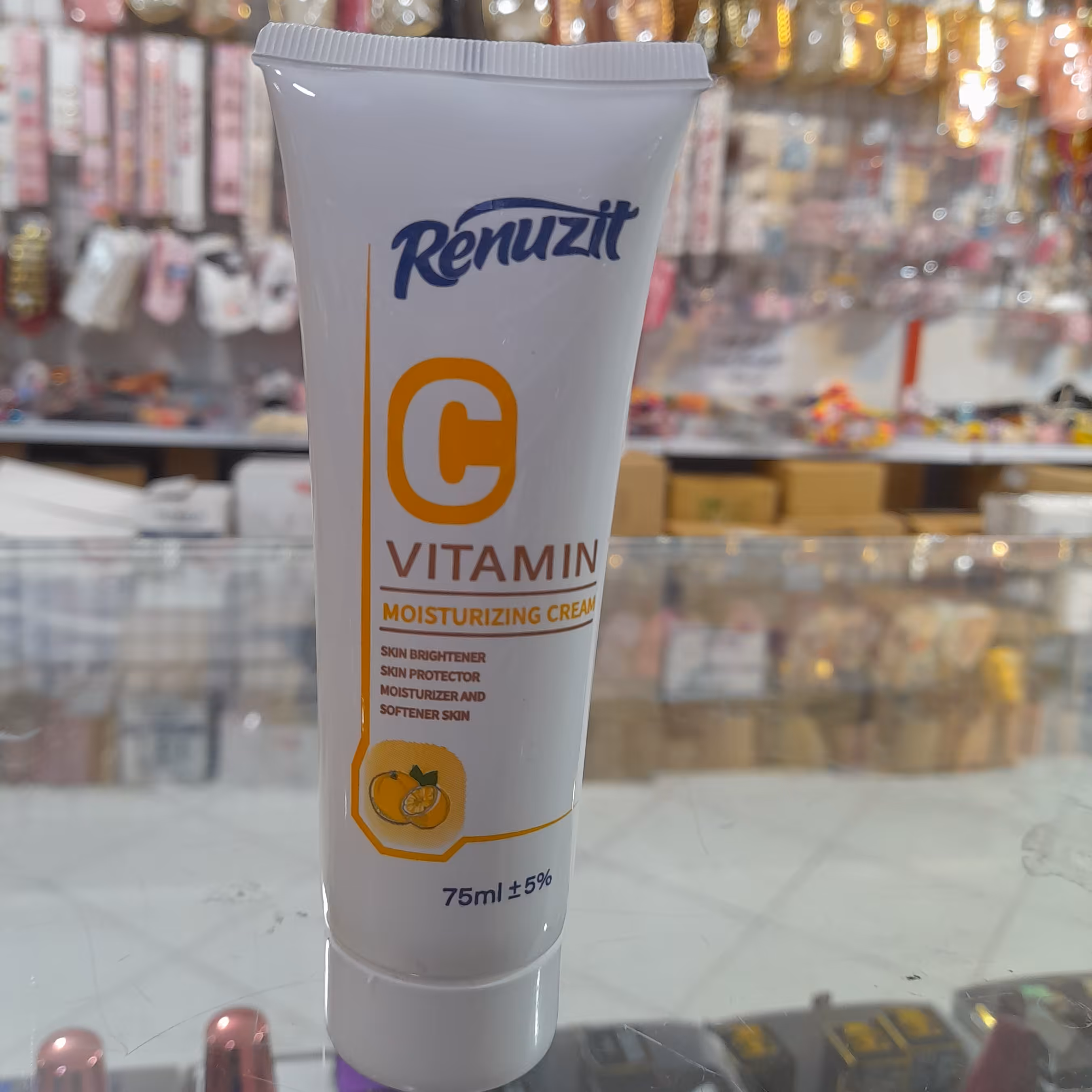 کرم مرطوب کننده و نرم کننده رینوزیت حاوی ویتامین c مناسب برای انواع پوست