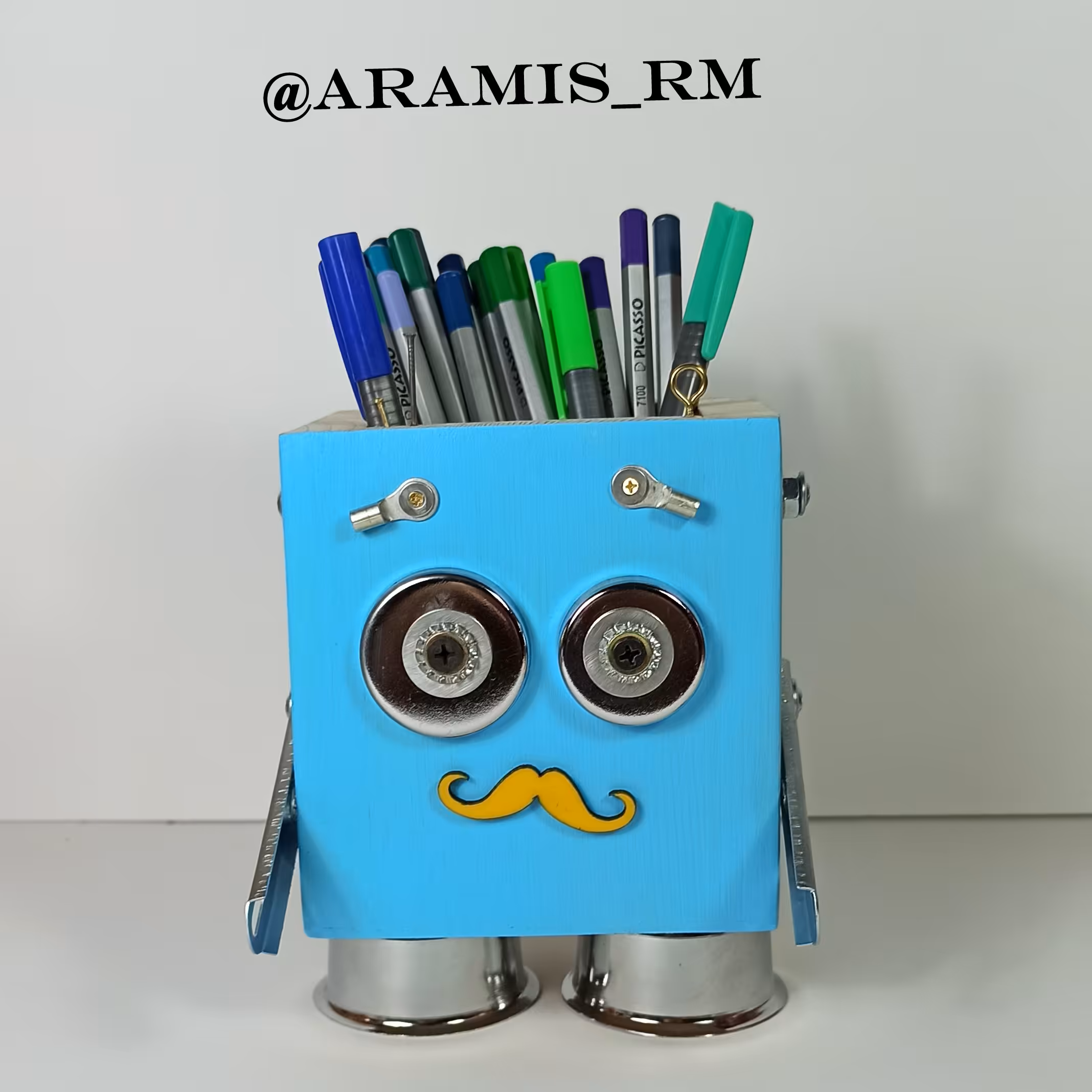 جامدادی رومیزی ربات