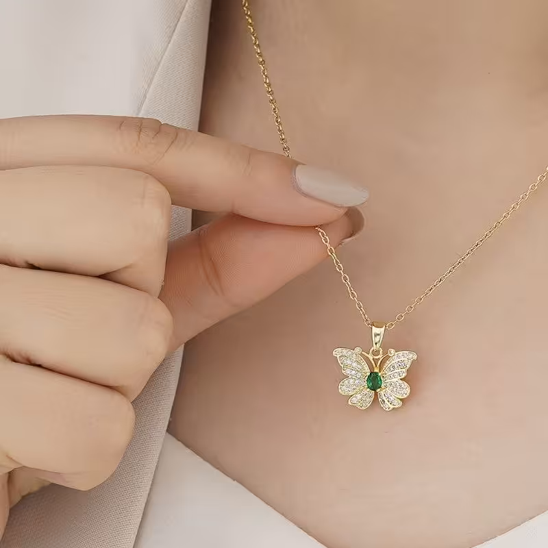 گردنبند زنانه استیل  بدون حساسیت مدل پروانه با نگین سبز و زیبا مدل 14013